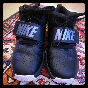 Kid’s Nike Basketball Shoe (1.5)